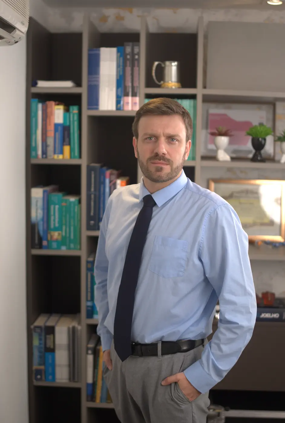 Dr. Gabriel Tomazini no consultório do Centro Médico Itupava, em Curitiba, antes de uma consulta