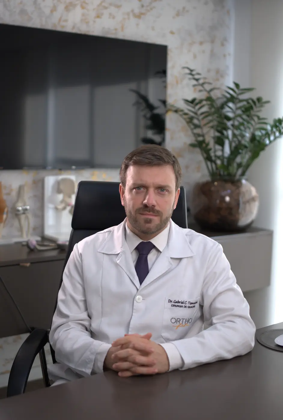 Dr. Gabriel Tomazini em atendimento